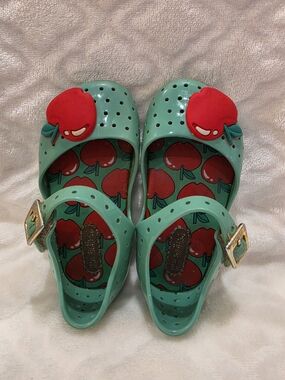 Mini Melissa Kids Sz 6 Toddler. Mint Green Apple Jelly Sandals. Pre-loved.
